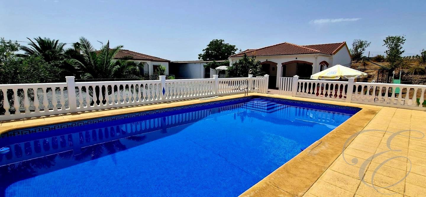 6 soverom Villa til salgs i Moraleda de Zafayona med svømmebasseng garasje - € 430 000 (Ref: 9168287)