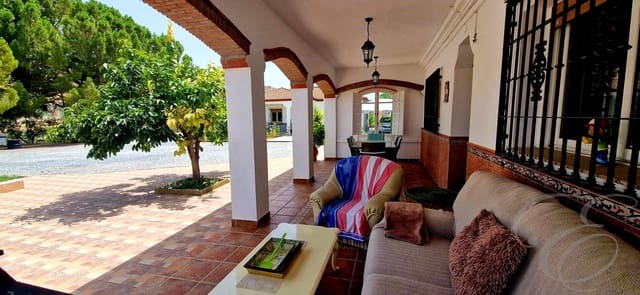 6 soveværelse Villa til salg i Moraleda de Zafayona med swimmingpool garage - € 430.000 (Ref: 9168287)