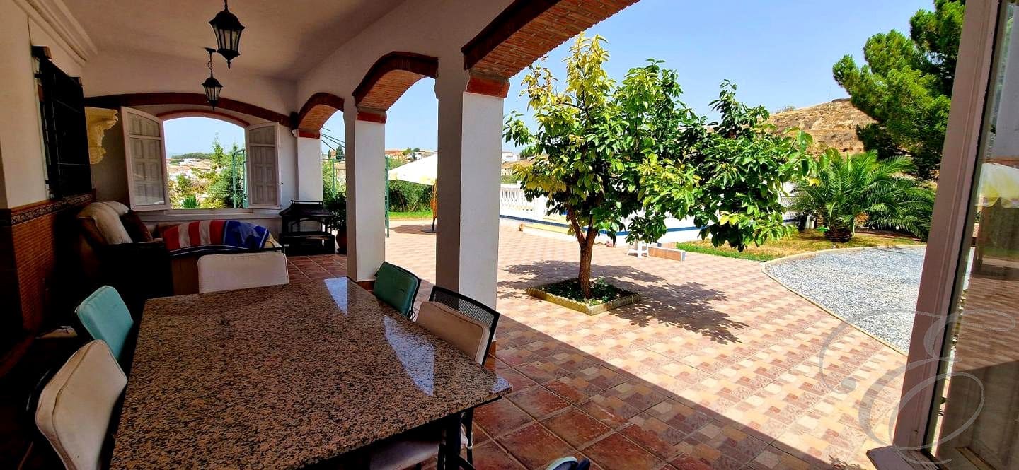 6 soverom Villa til salgs i Moraleda de Zafayona med svømmebasseng garasje - € 430 000 (Ref: 9168287)