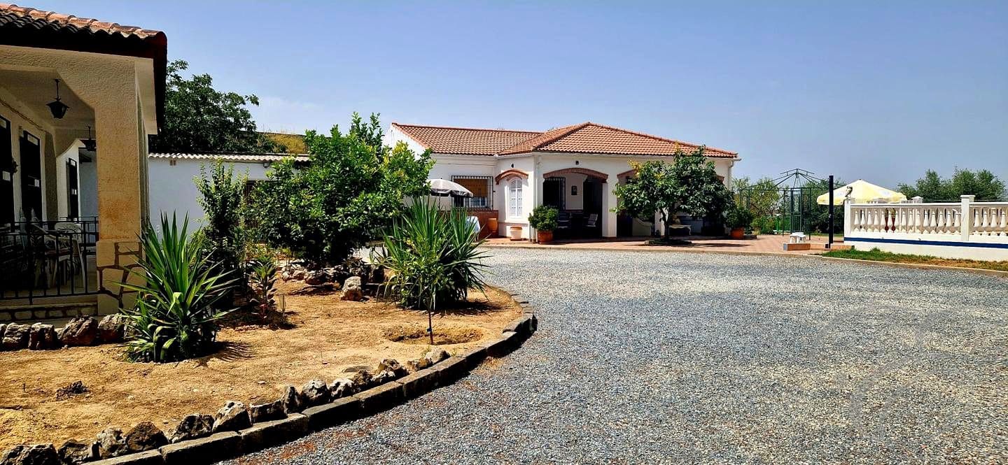 6 soverom Villa til salgs i Moraleda de Zafayona med svømmebasseng garasje - € 430 000 (Ref: 9168287)