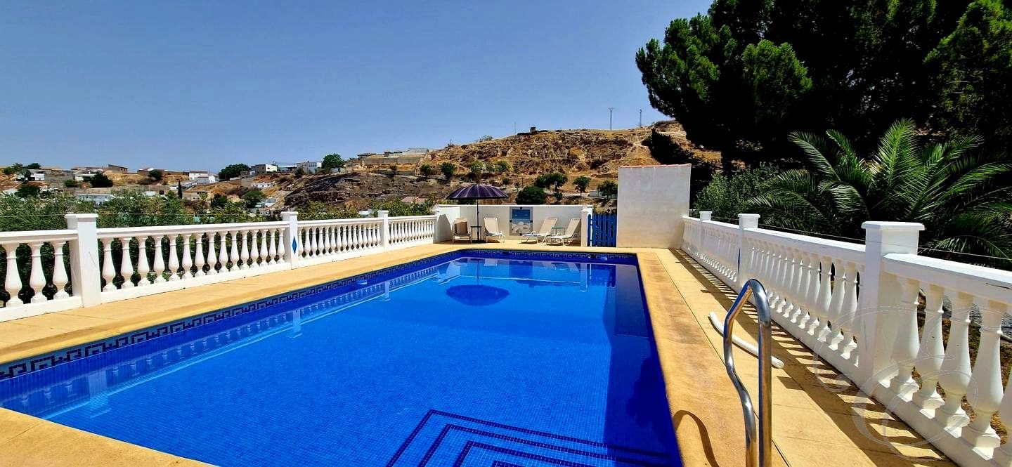 6 soverom Villa til salgs i Moraleda de Zafayona med svømmebasseng garasje - € 430 000 (Ref: 9168287)