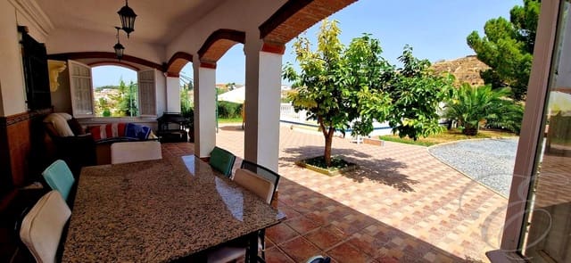 6 soveværelse Villa til salg i Moraleda de Zafayona med swimmingpool garage - € 430.000 (Ref: 9168287)