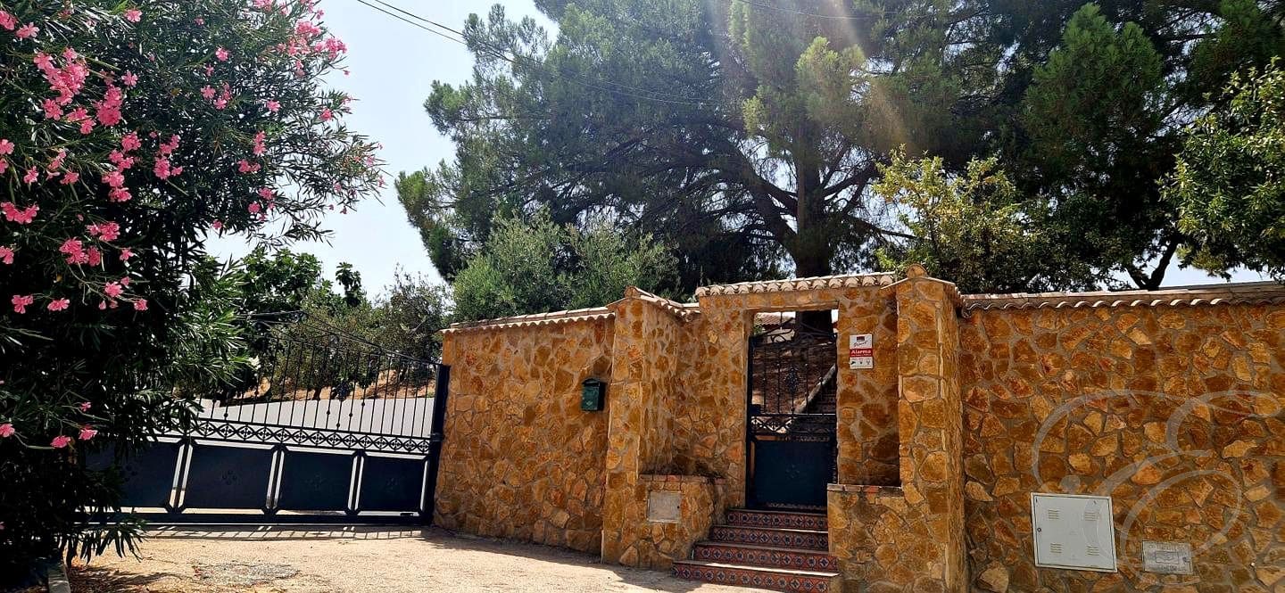 6 soverom Villa til salgs i Moraleda de Zafayona med svømmebasseng garasje - € 430 000 (Ref: 9168287)