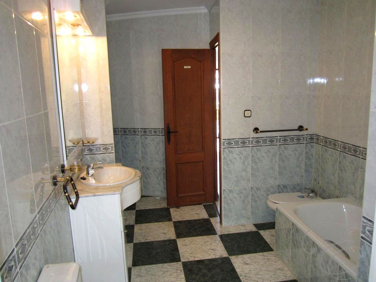 4 slaapkamer Villa te koop in Alcaucin - € 149.900 (Ref: 9190428)