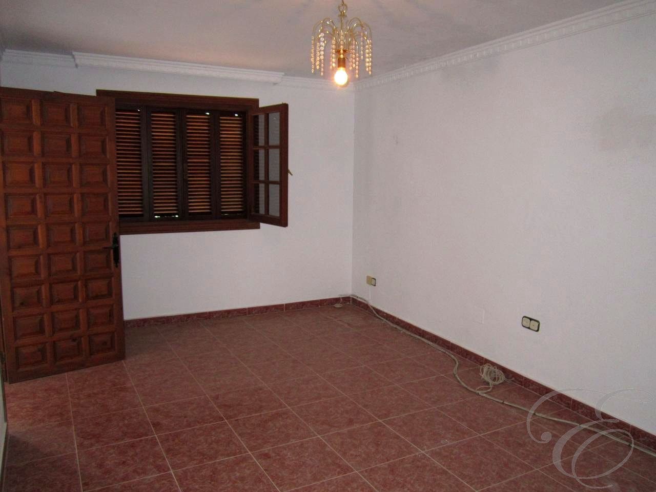 4 slaapkamer Villa te koop in Alcaucin - € 149.900 (Ref: 9190428)