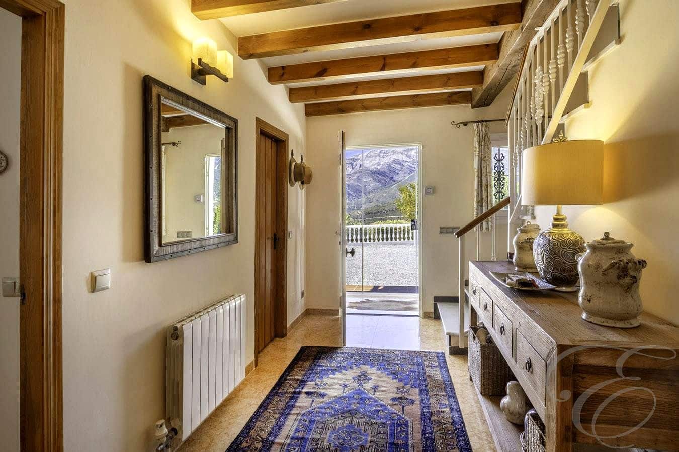 Chalet de 4 habitaciones en Canillas de Albaida en venta con piscina garaje - 1.200.000 € (Ref: 9238735)