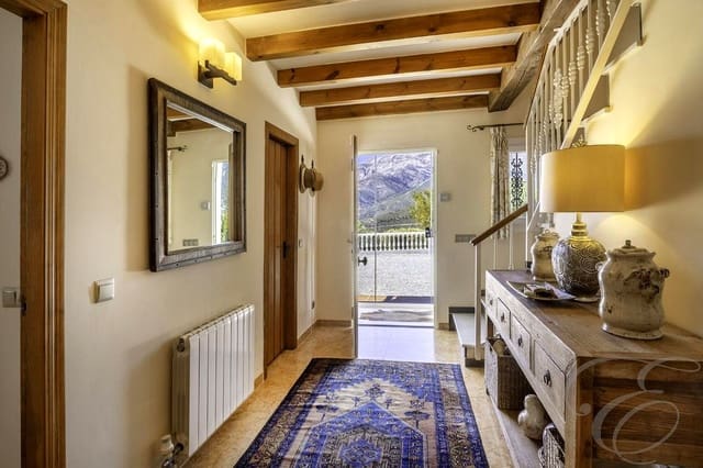 Chalet de 4 habitaciones en Canillas de Albaida en venta con piscina garaje - 1.200.000 € (Ref: 9238735)