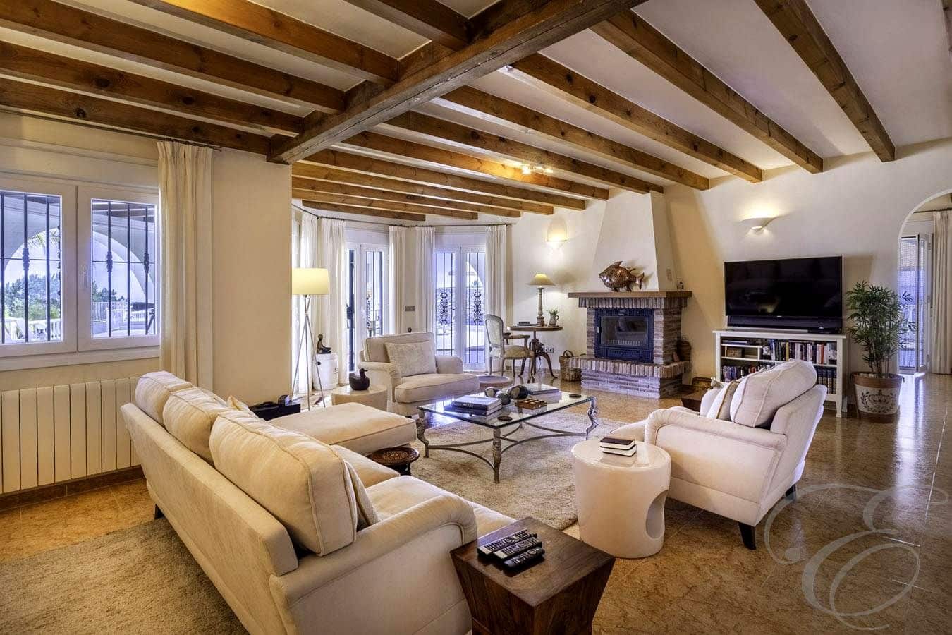 Chalet de 4 habitaciones en Canillas de Albaida en venta con piscina garaje - 1.200.000 € (Ref: 9238735)