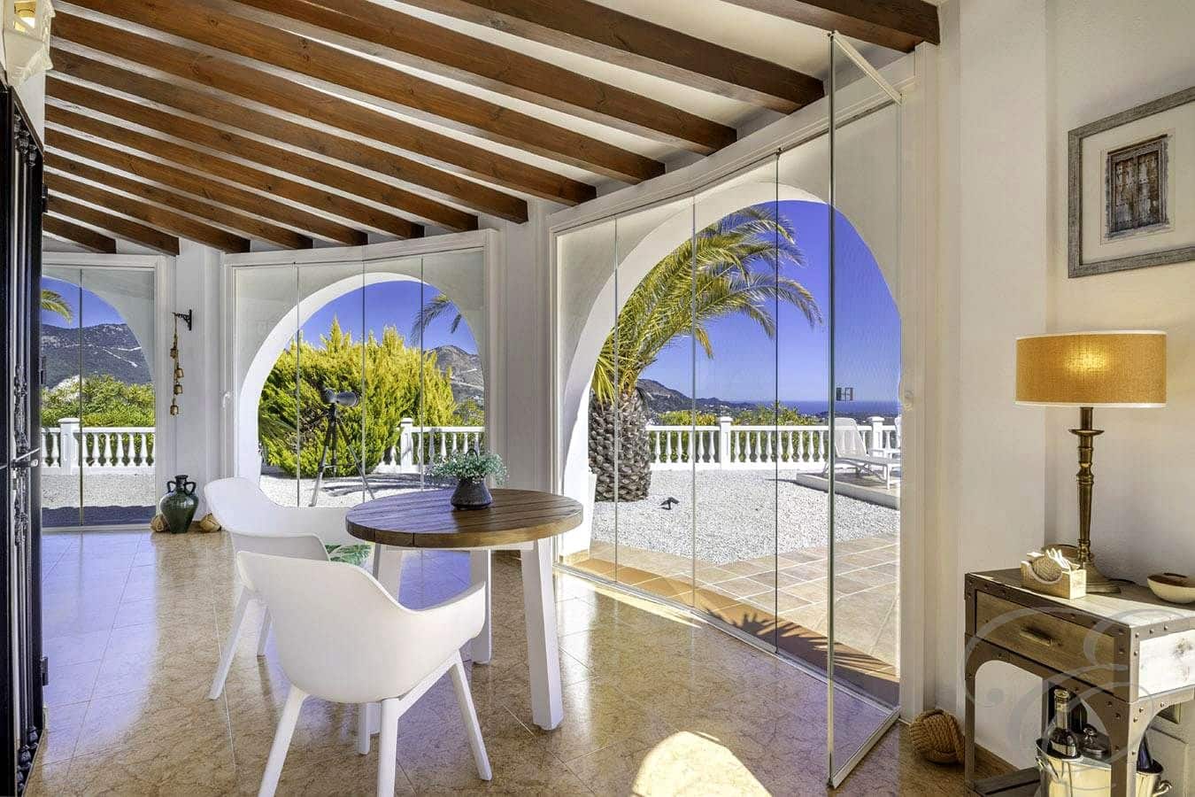 Chalet de 4 habitaciones en Canillas de Albaida en venta con piscina garaje - 1.200.000 € (Ref: 9238735)