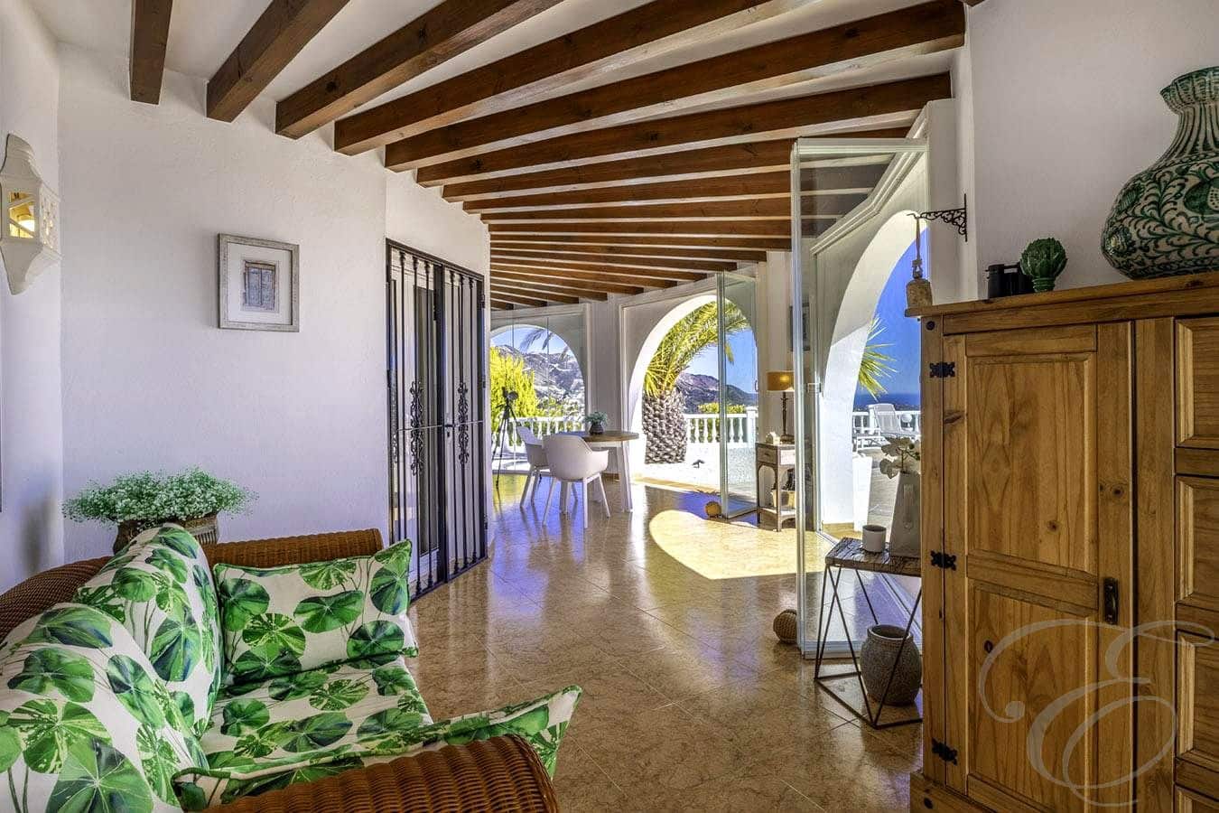 Chalet de 4 habitaciones en Canillas de Albaida en venta con piscina garaje - 1.200.000 € (Ref: 9238735)