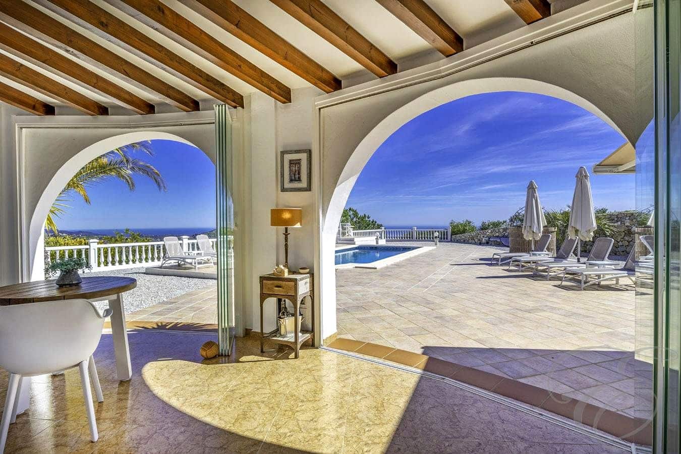 Chalet de 4 habitaciones en Canillas de Albaida en venta con piscina garaje - 1.200.000 € (Ref: 9238735)