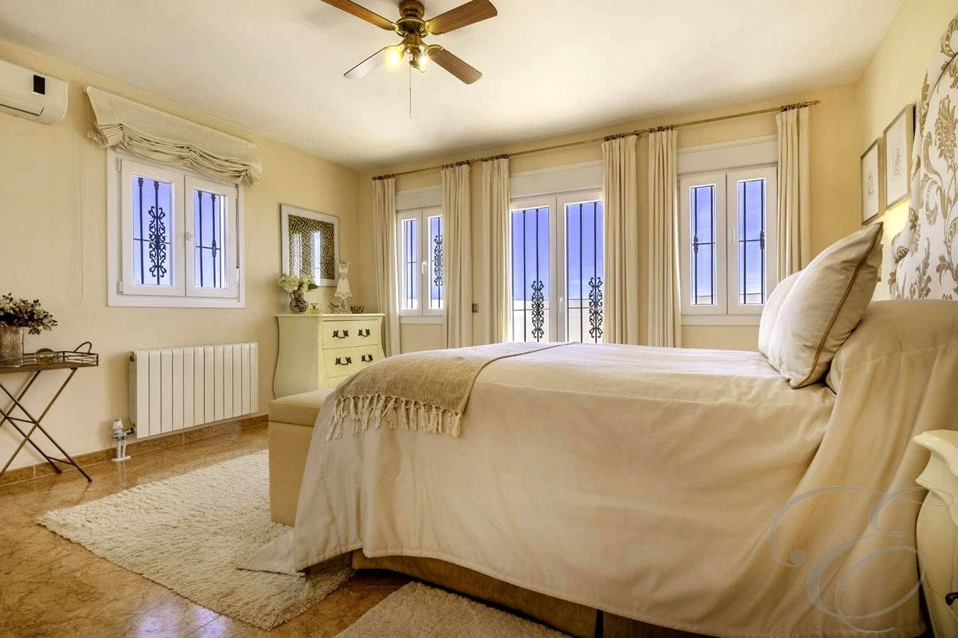 Chalet de 4 habitaciones en Canillas de Albaida en venta con piscina garaje - 1.200.000 € (Ref: 9238735)