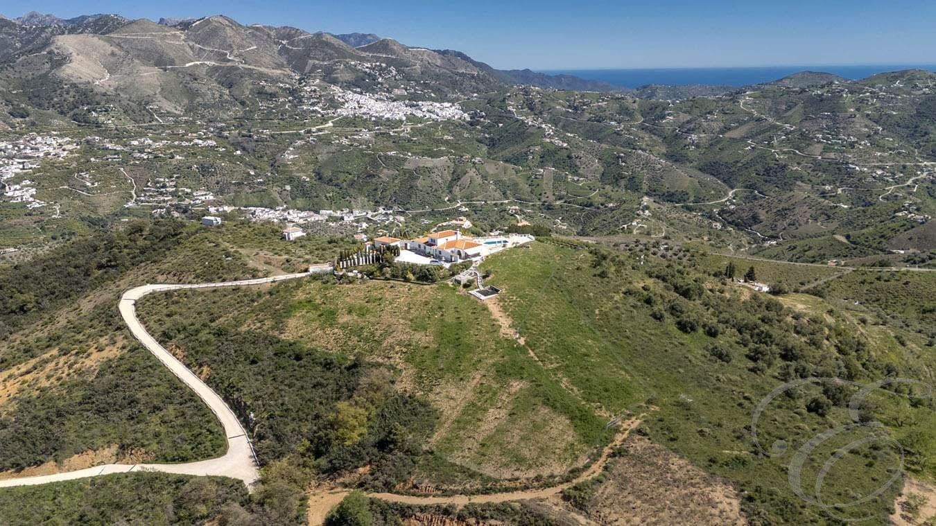 Chalet de 4 habitaciones en Canillas de Albaida en venta con piscina garaje - 1.200.000 € (Ref: 9238735)