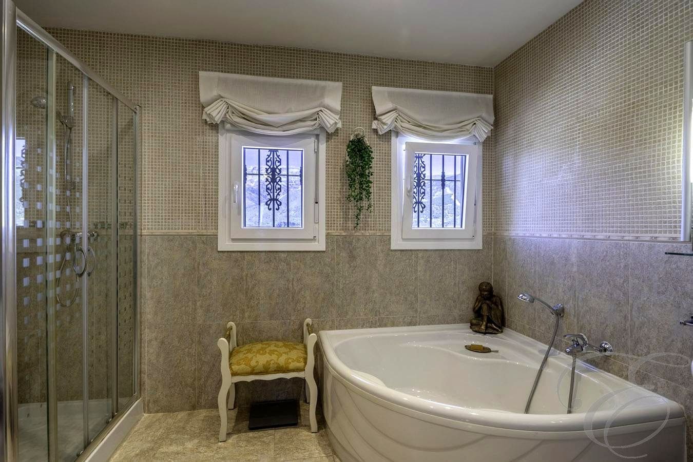 Chalet de 4 habitaciones en Canillas de Albaida en venta con piscina garaje - 1.200.000 € (Ref: 9238735)