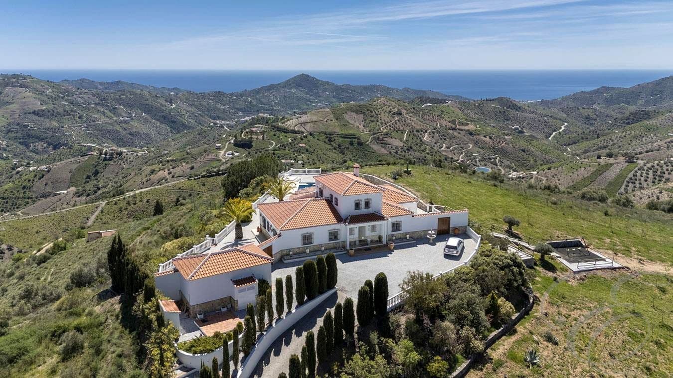 Chalet de 4 habitaciones en Canillas de Albaida en venta con piscina garaje - 1.200.000 € (Ref: 9238735)