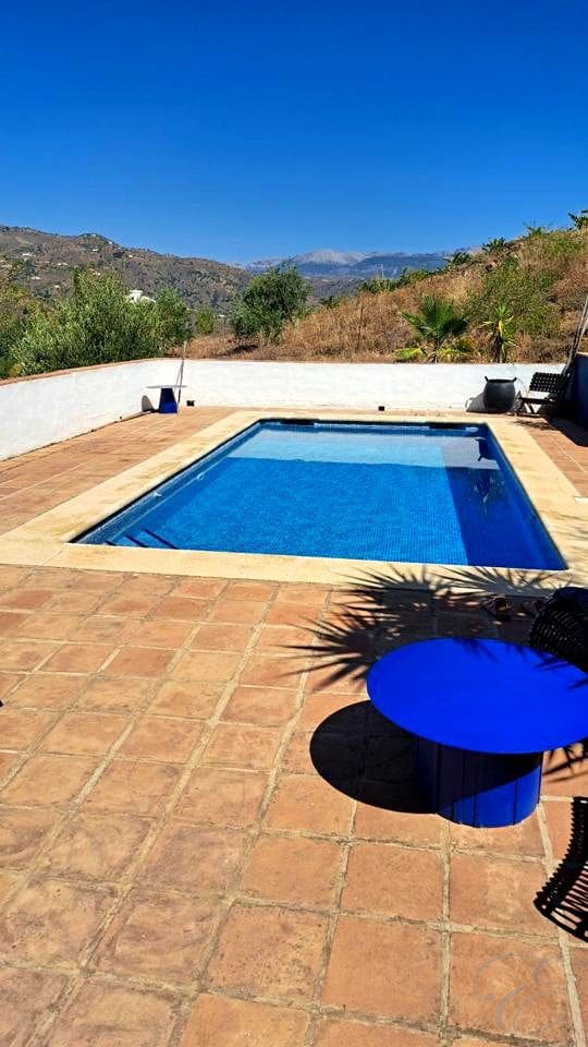 4 chambre Finca/Maison de Campagne à vendre à Comares avec piscine garage - 335 000 € (Ref: 9271386)