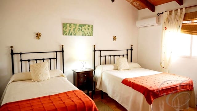 2 chambre Finca/Maison de Campagne à vendre à Villanueva de la Concepcion avec piscine - 290 000 € (Ref: 9301900)