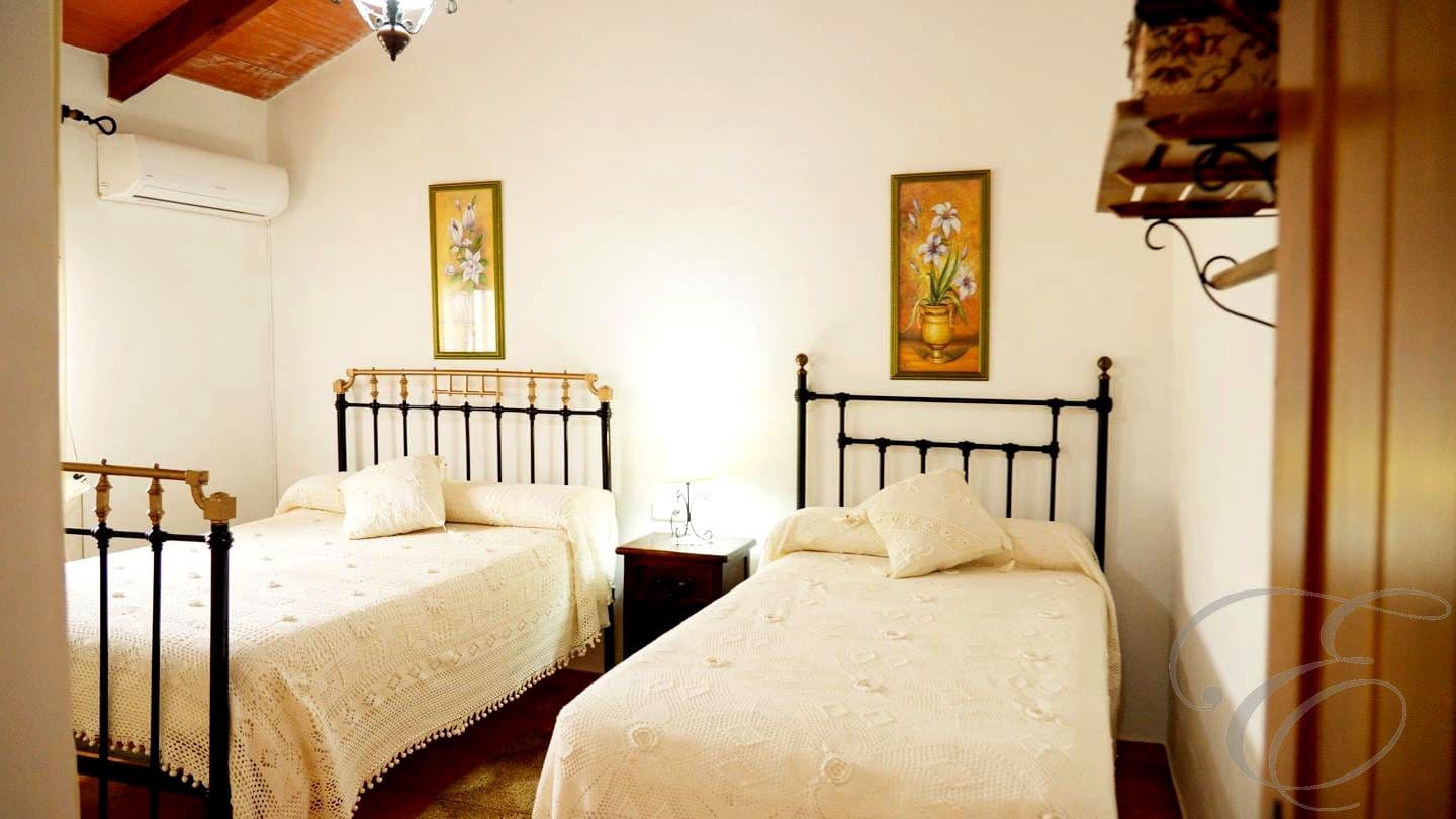 2 chambre Finca/Maison de Campagne à vendre à Villanueva de la Concepcion avec piscine - 290 000 € (Ref: 9301900)