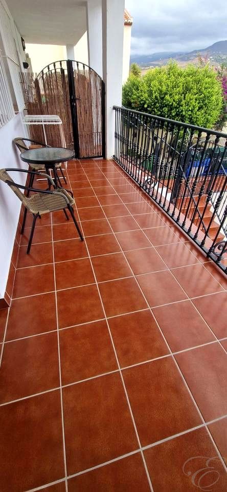 2 sovrum Lägenhet till salu i Vinuela med pool - 169 000 € (Ref: 9329370)