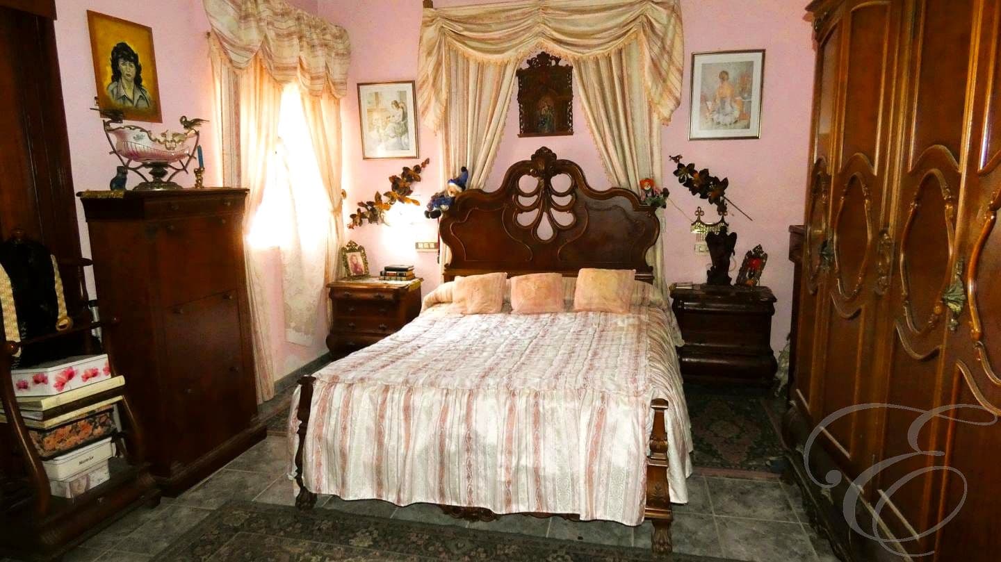 5 slaapkamer Villa te koop in Motril met zwembad garage - € 1.000.000 (Ref: 9343697)