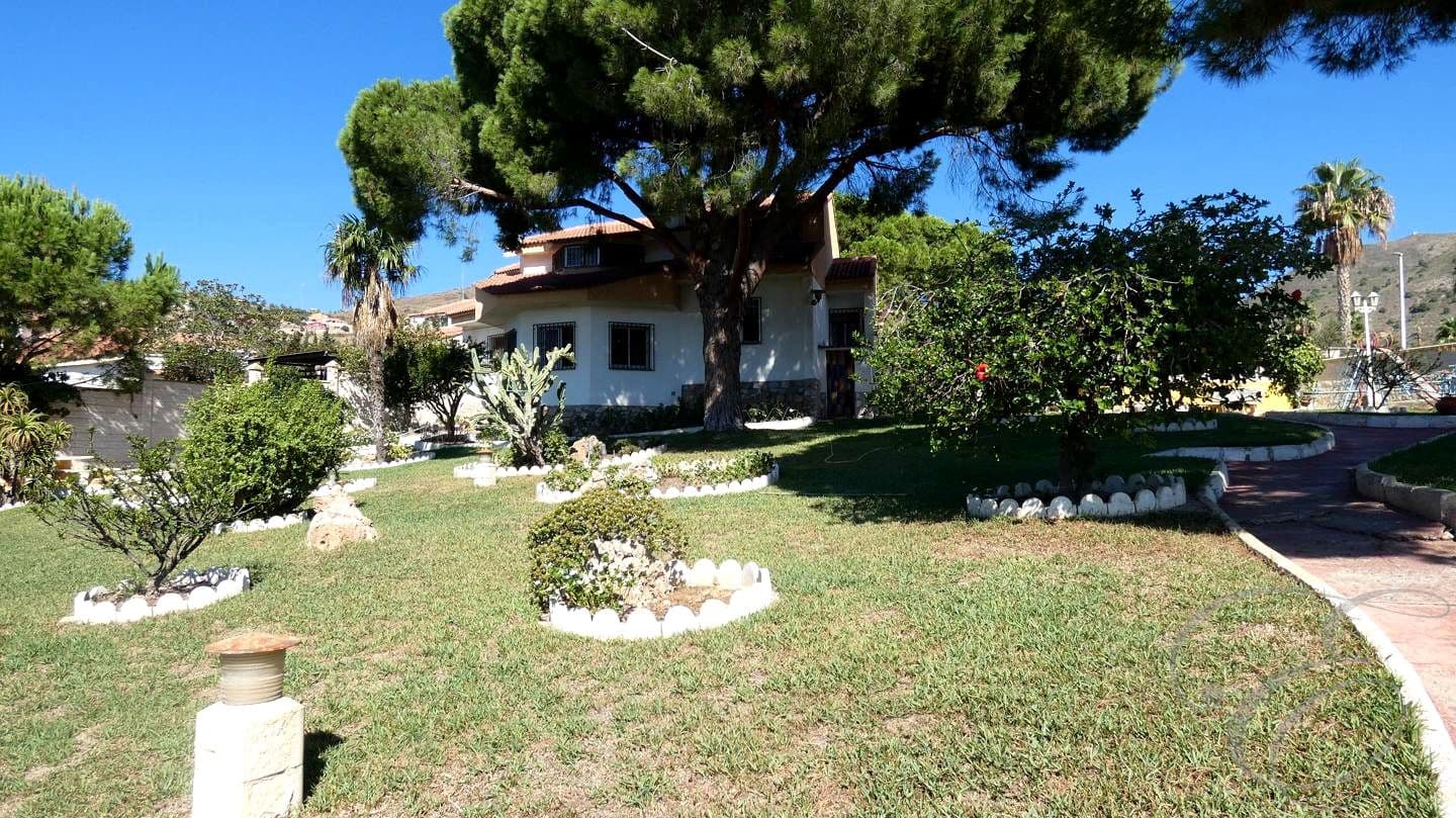 5 slaapkamer Villa te koop in Motril met zwembad garage - € 1.000.000 (Ref: 9343697)