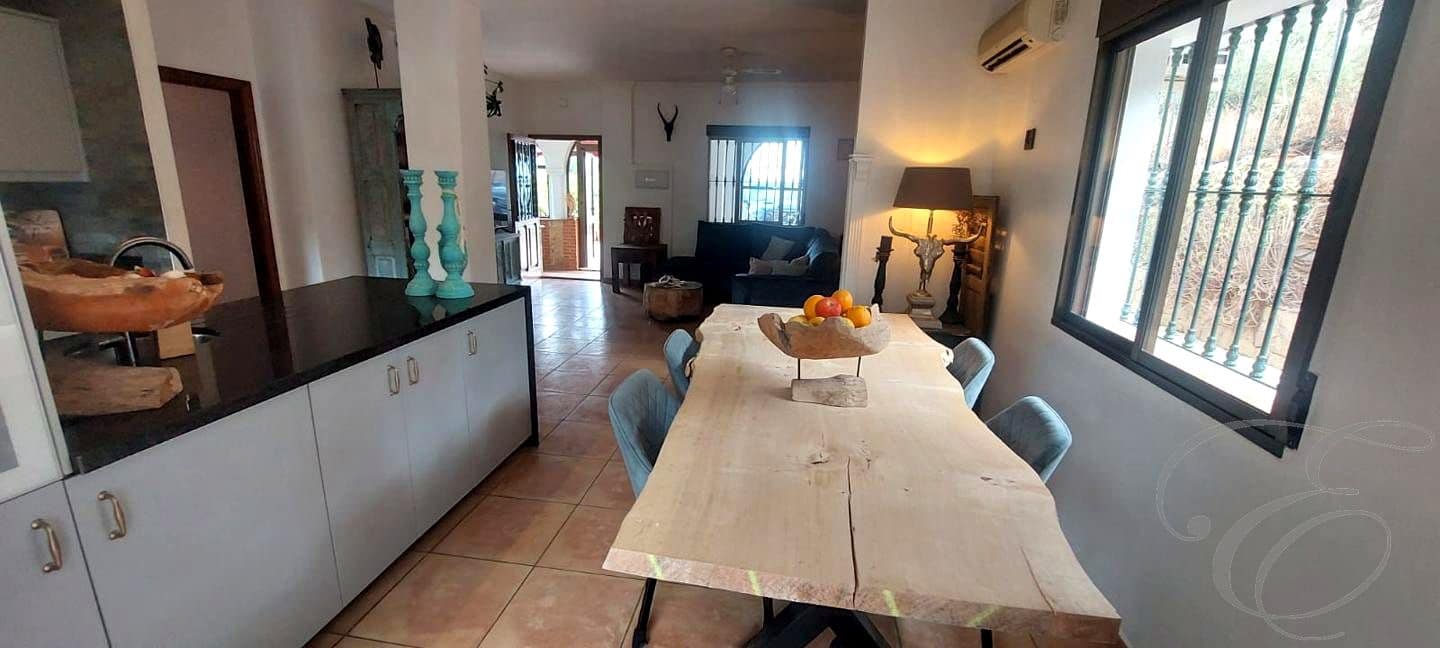 3 soveværelse Villa til salg i Riogordo med swimmingpool garage - € 360.000 (Ref: 9354046)