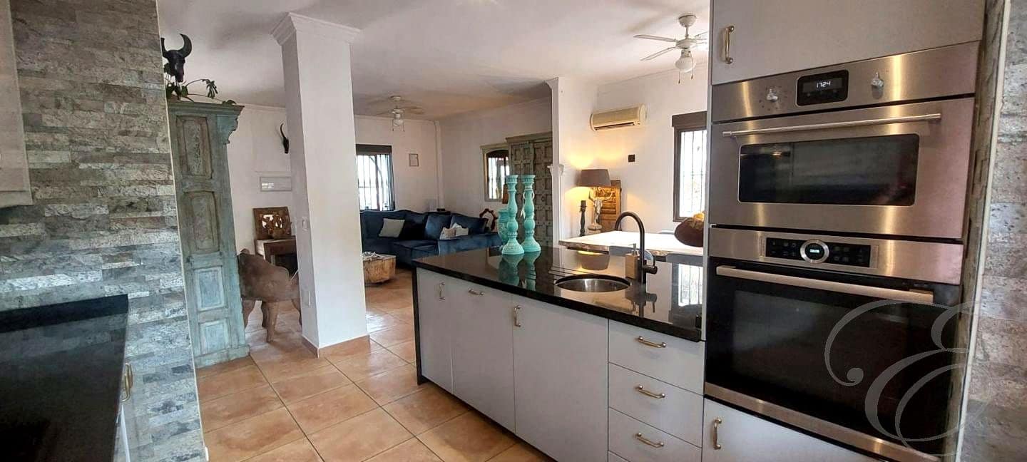 3 soveværelse Villa til salg i Riogordo med swimmingpool garage - € 360.000 (Ref: 9354046)