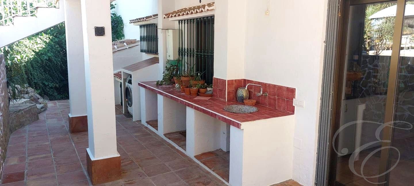 3 soveværelse Villa til salg i Riogordo med swimmingpool garage - € 360.000 (Ref: 9354046)