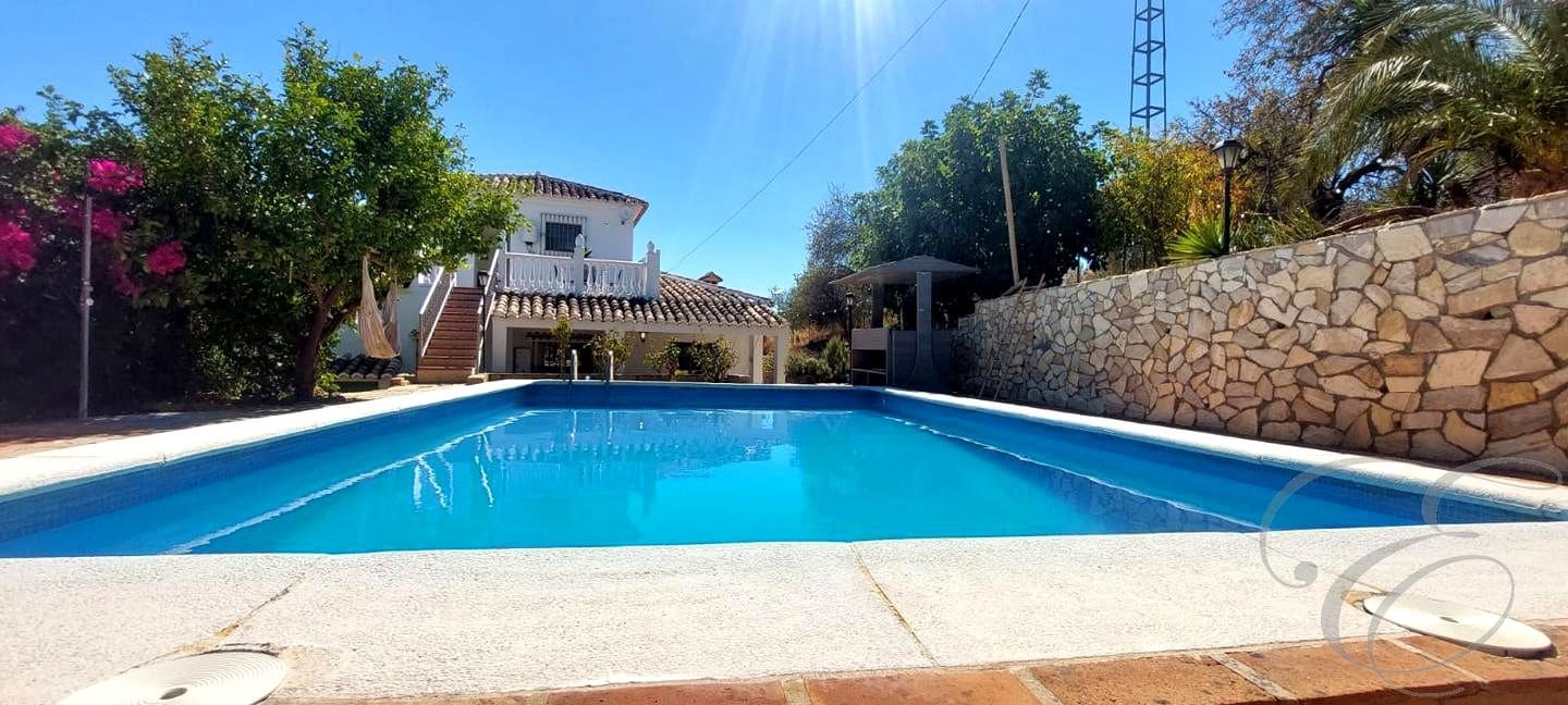 3 soveværelse Villa til salg i Riogordo med swimmingpool garage - € 360.000 (Ref: 9354046)