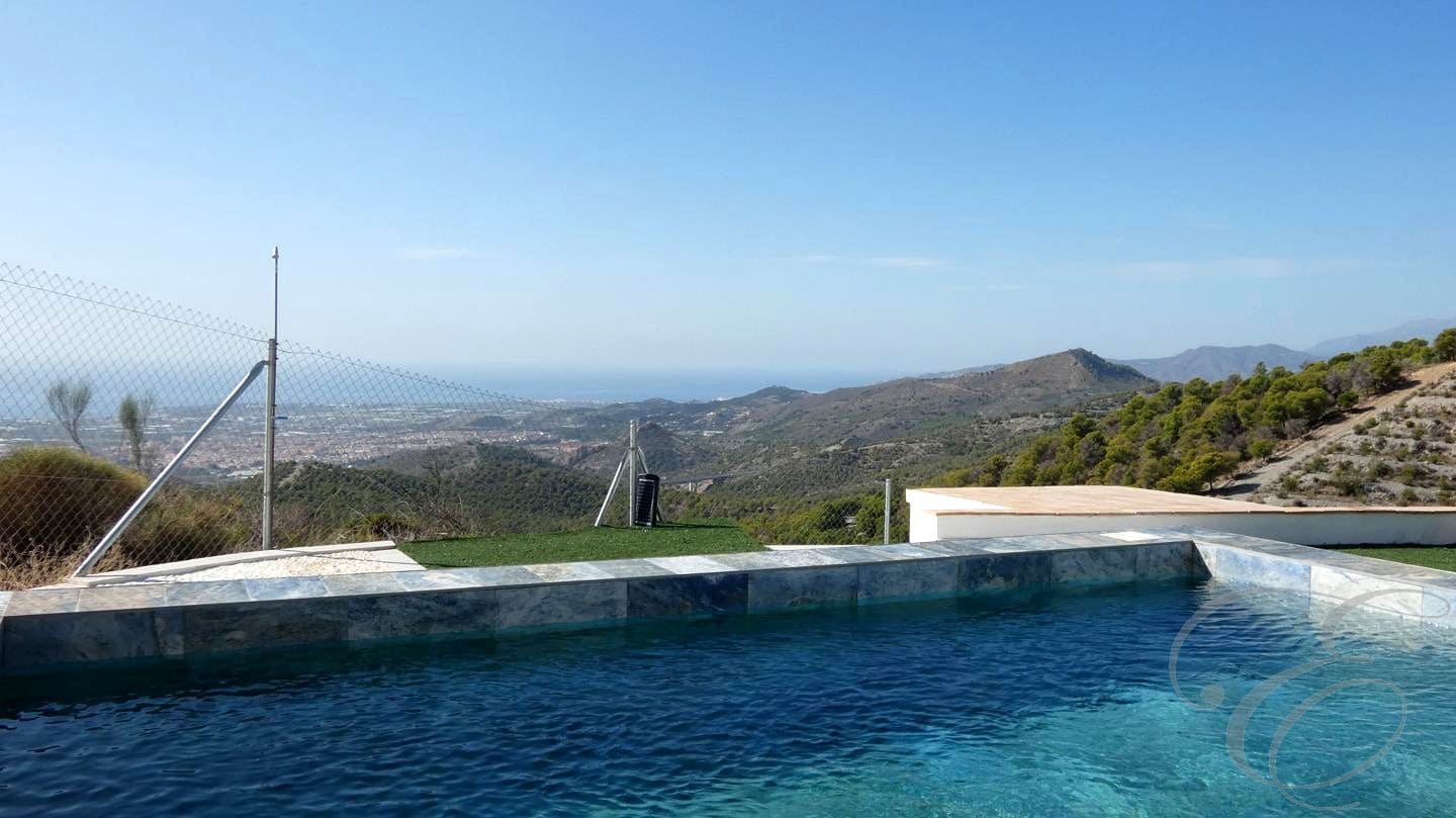 2 slaapkamer Villa te koop in Motril met zwembad garage - € 280.000 (Ref: 9360306)