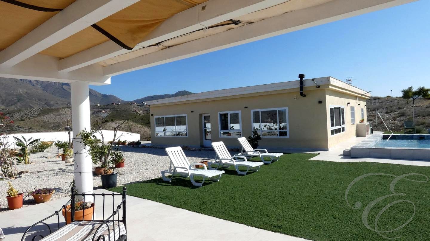 2 slaapkamer Villa te koop in Motril met zwembad garage - € 280.000 (Ref: 9360306)