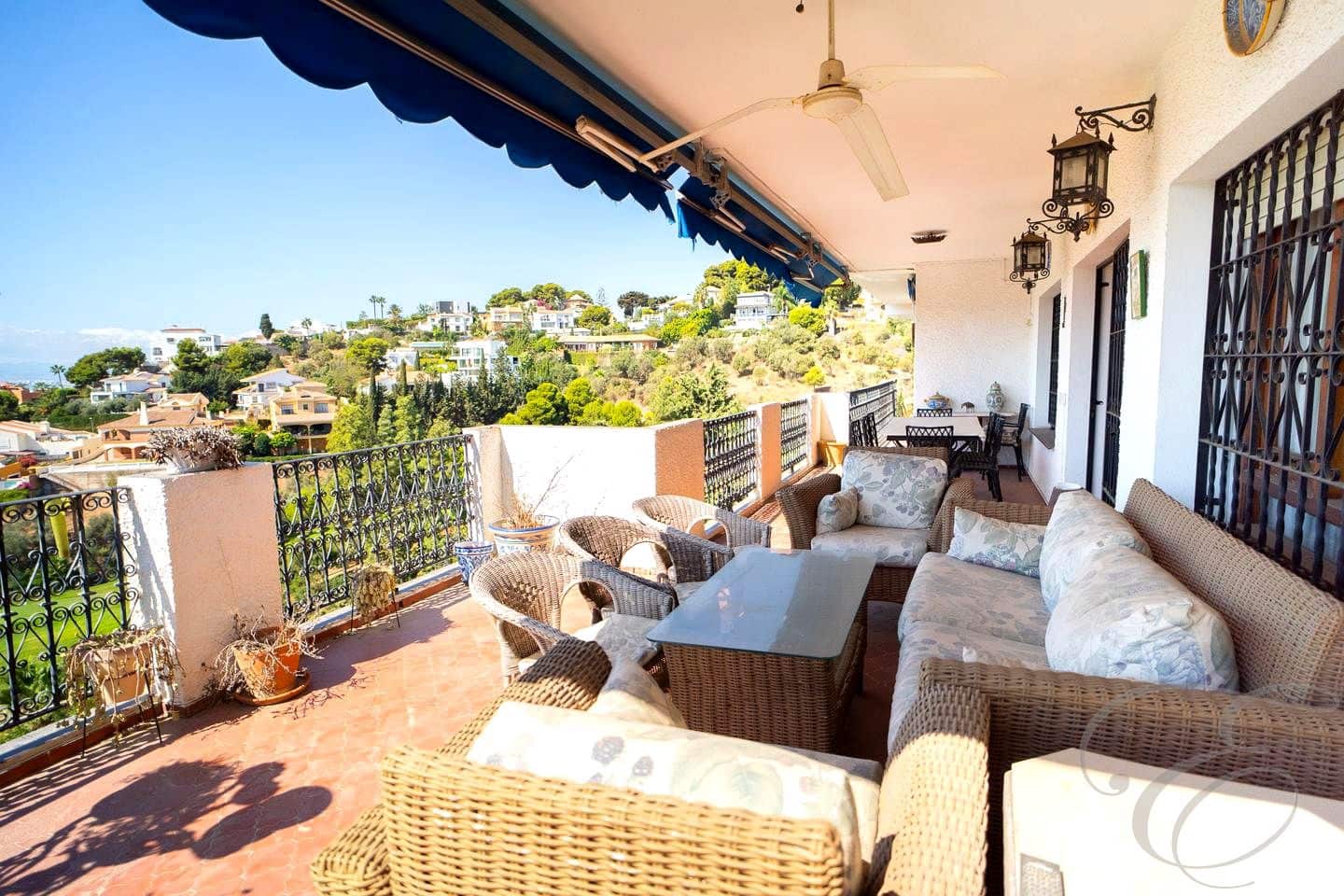 8 soverom Villa til salgs i Malaga by med svømmebasseng garasje - € 1 575 000 (Ref: 9397795)