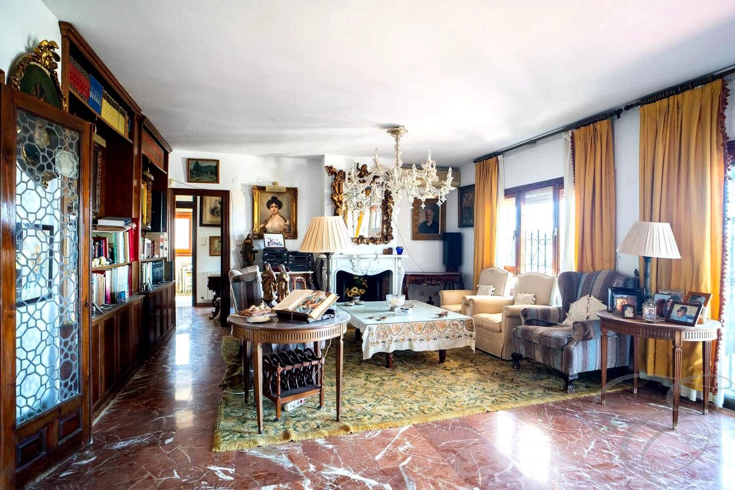 8 soverom Villa til salgs i Malaga by med svømmebasseng garasje - € 1 575 000 (Ref: 9397795)