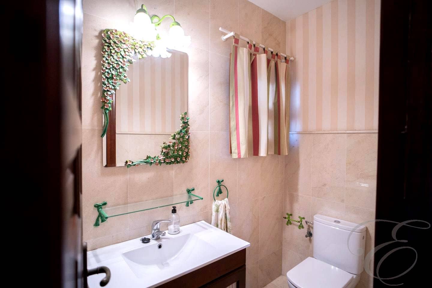 8 soverom Villa til salgs i Malaga by med svømmebasseng garasje - € 1 575 000 (Ref: 9397795)