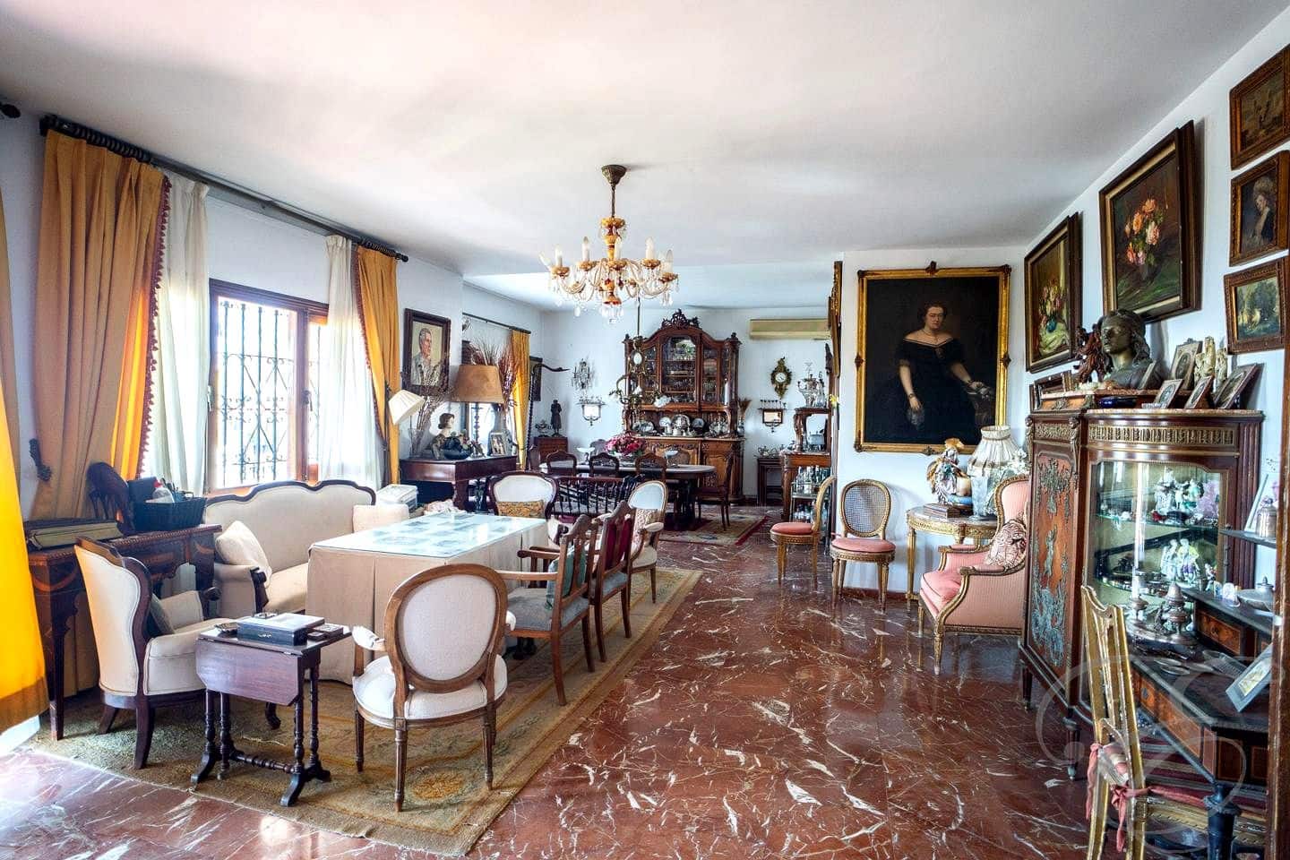 8 soverom Villa til salgs i Malaga by med svømmebasseng garasje - € 1 575 000 (Ref: 9397795)