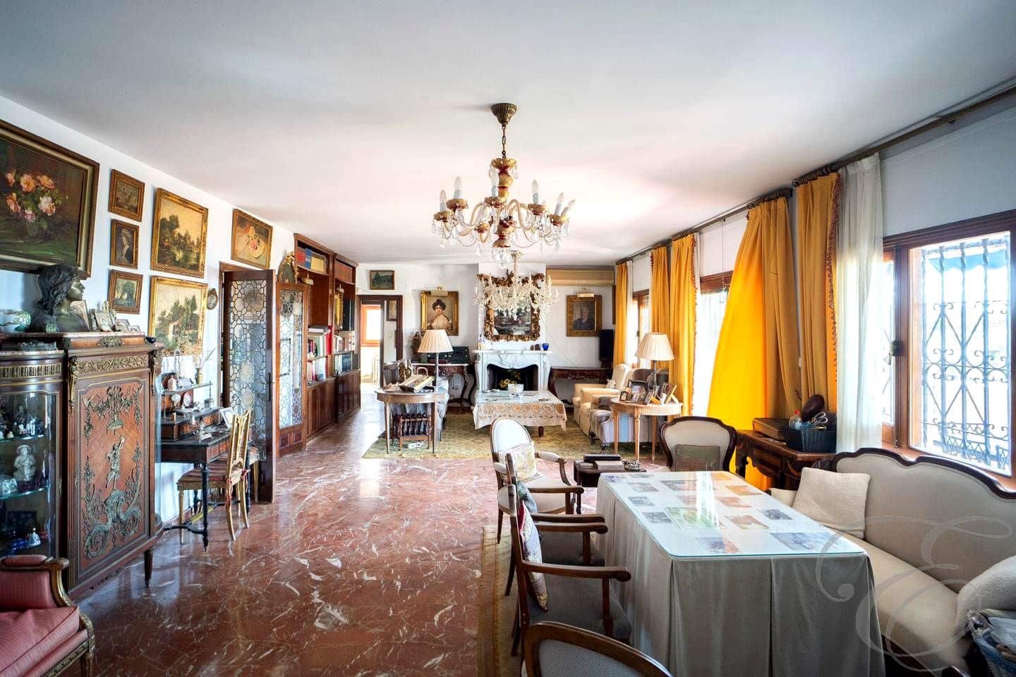 8 soverom Villa til salgs i Malaga by med svømmebasseng garasje - € 1 575 000 (Ref: 9397795)