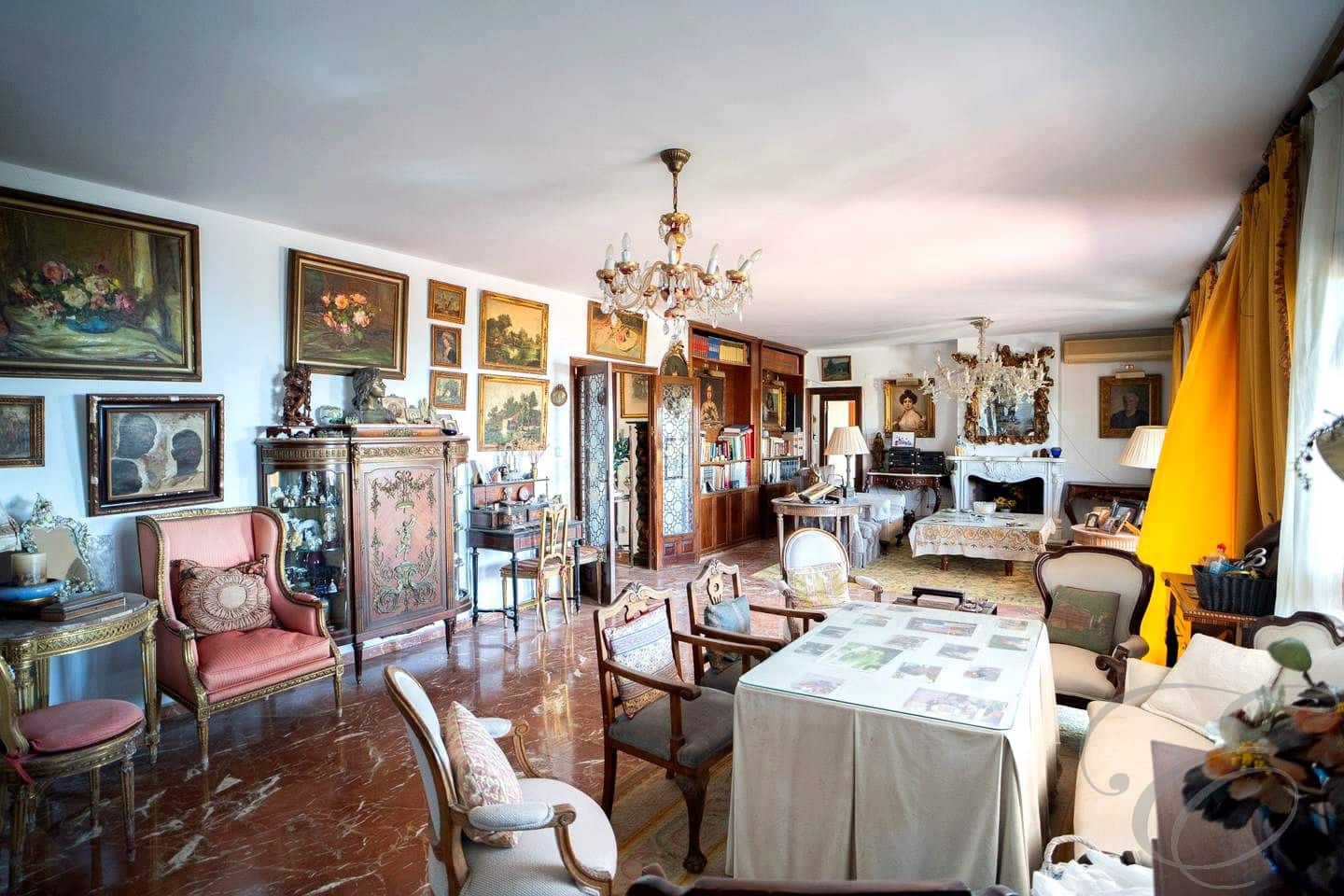 8 soverom Villa til salgs i Malaga by med svømmebasseng garasje - € 1 575 000 (Ref: 9397795)