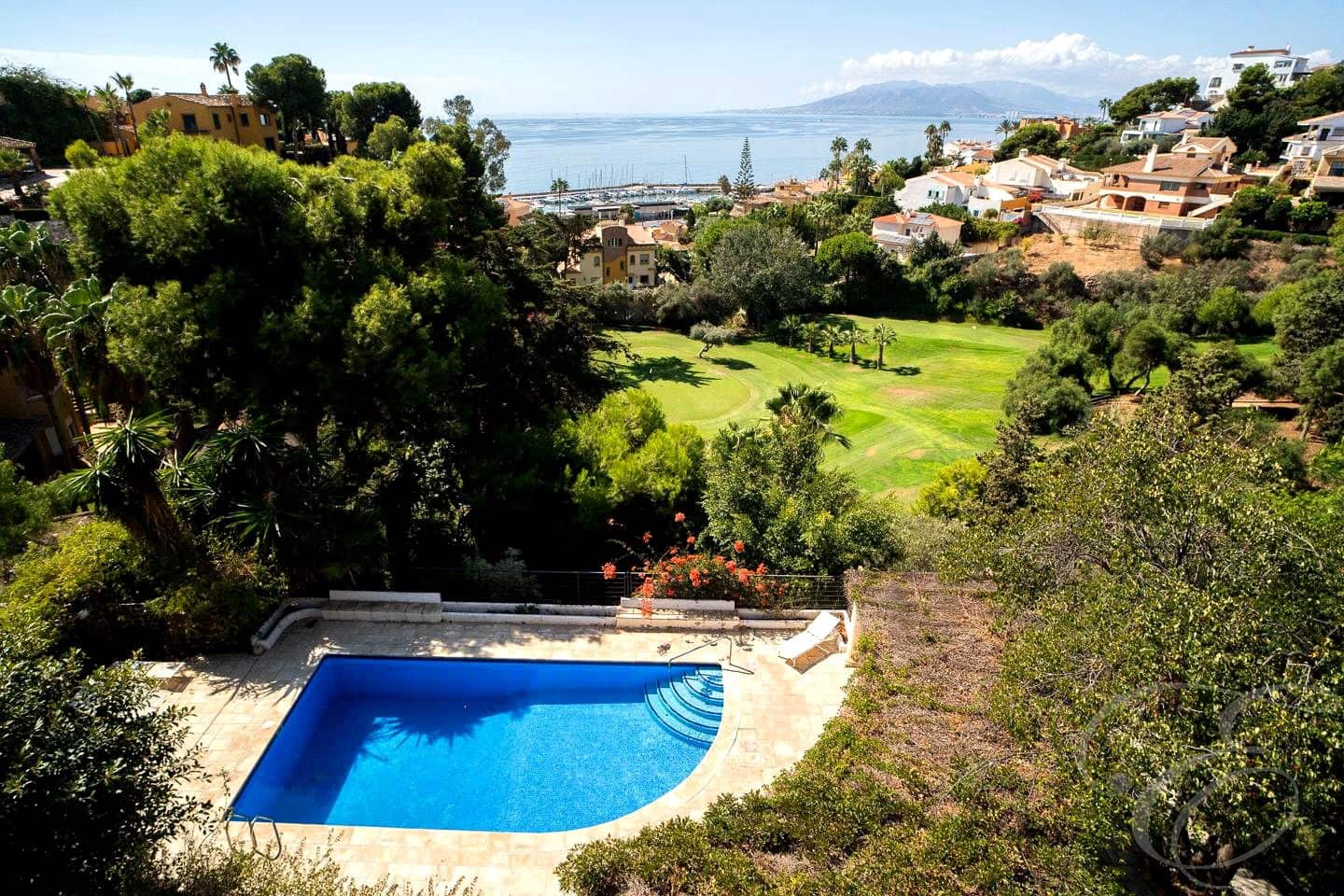 8 soverom Villa til salgs i Malaga by med svømmebasseng garasje - € 1 575 000 (Ref: 9397795)