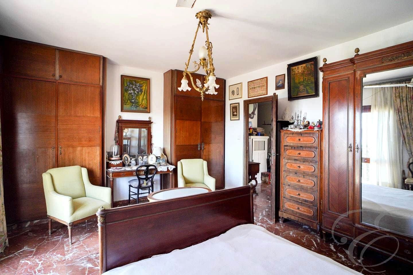 8 soverom Villa til salgs i Malaga by med svømmebasseng garasje - € 1 575 000 (Ref: 9397795)