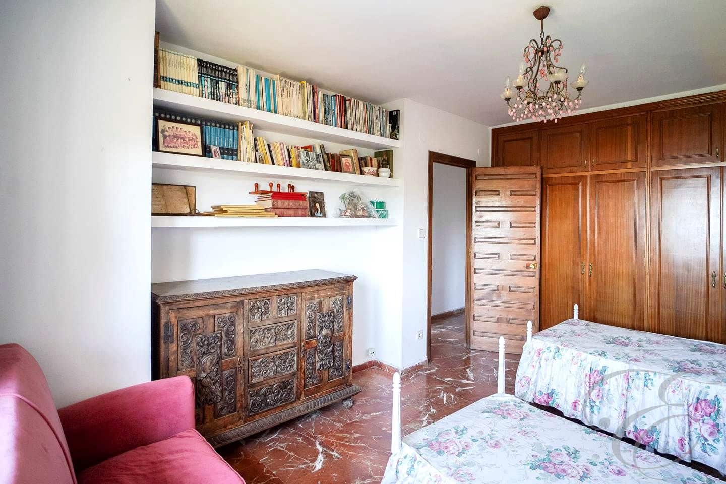 8 soverom Villa til salgs i Malaga by med svømmebasseng garasje - € 1 575 000 (Ref: 9397795)