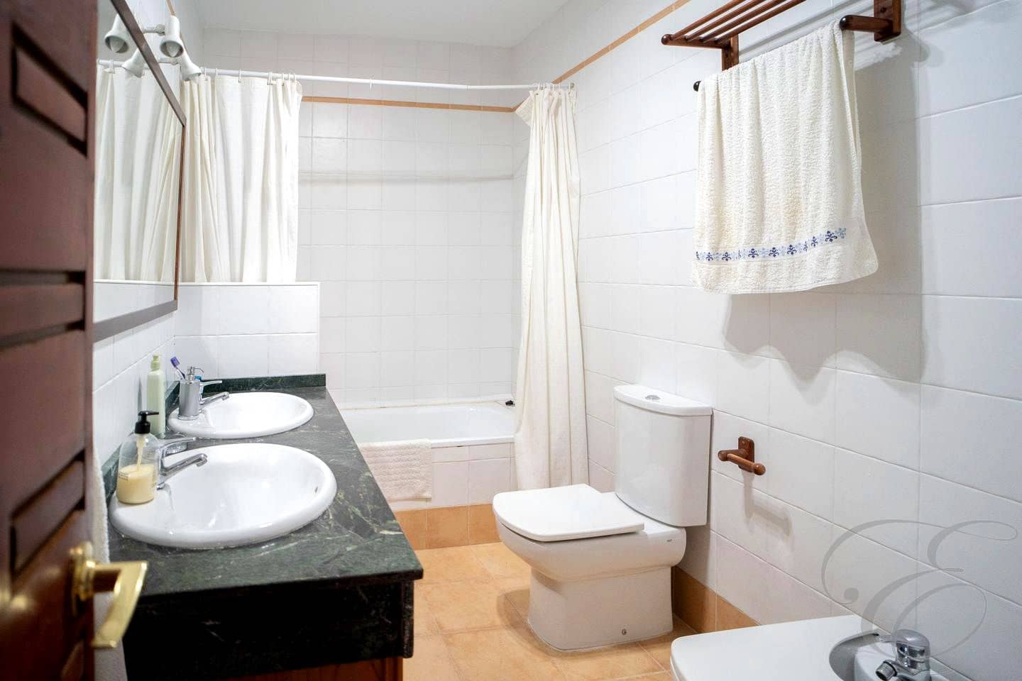 8 soverom Villa til salgs i Malaga by med svømmebasseng garasje - € 1 575 000 (Ref: 9397795)