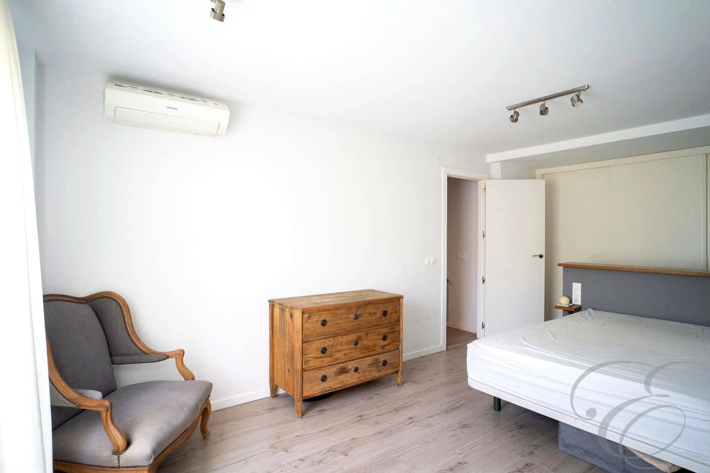 8 soverom Villa til salgs i Malaga by med svømmebasseng garasje - € 1 575 000 (Ref: 9397795)