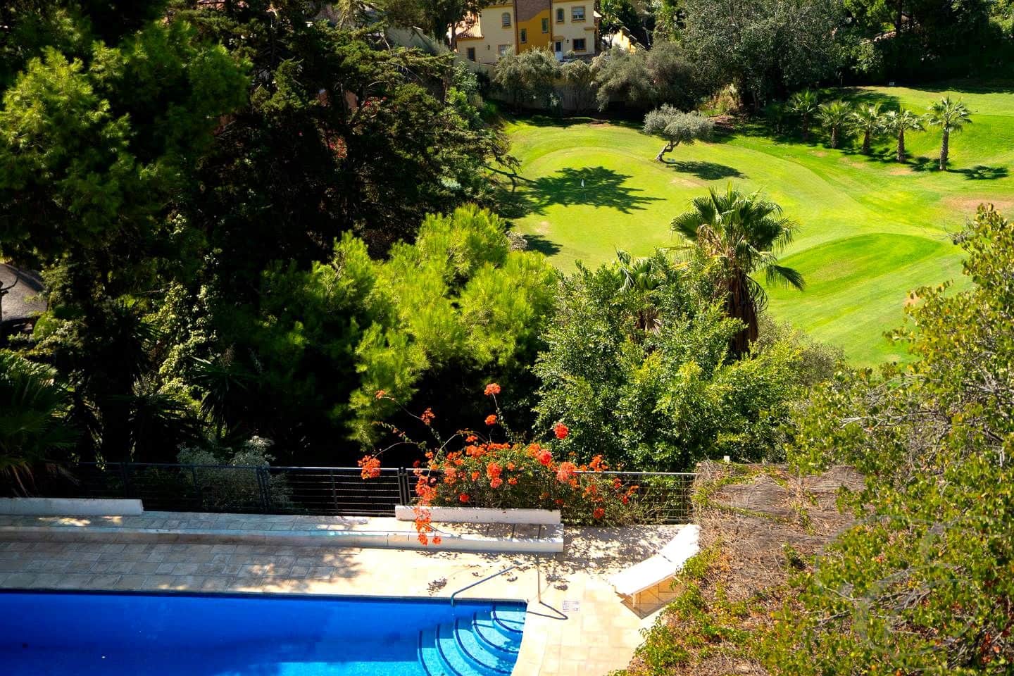 8 soverom Villa til salgs i Malaga by med svømmebasseng garasje - € 1 575 000 (Ref: 9397795)