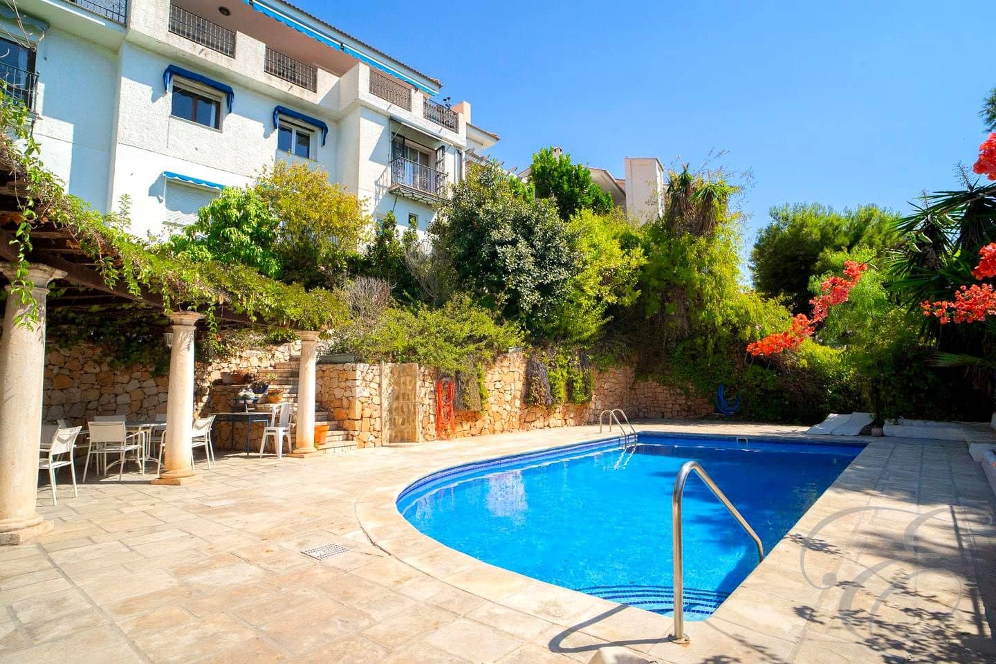 8 soverom Villa til salgs i Malaga by med svømmebasseng garasje - € 1 575 000 (Ref: 9397795)