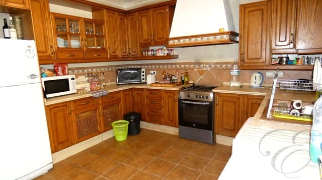 7 makuuhuone Huvila myytävänä paikassa Iznájar mukana uima-altaan 
autotalli - 299 000 € (Ref: 9489741)