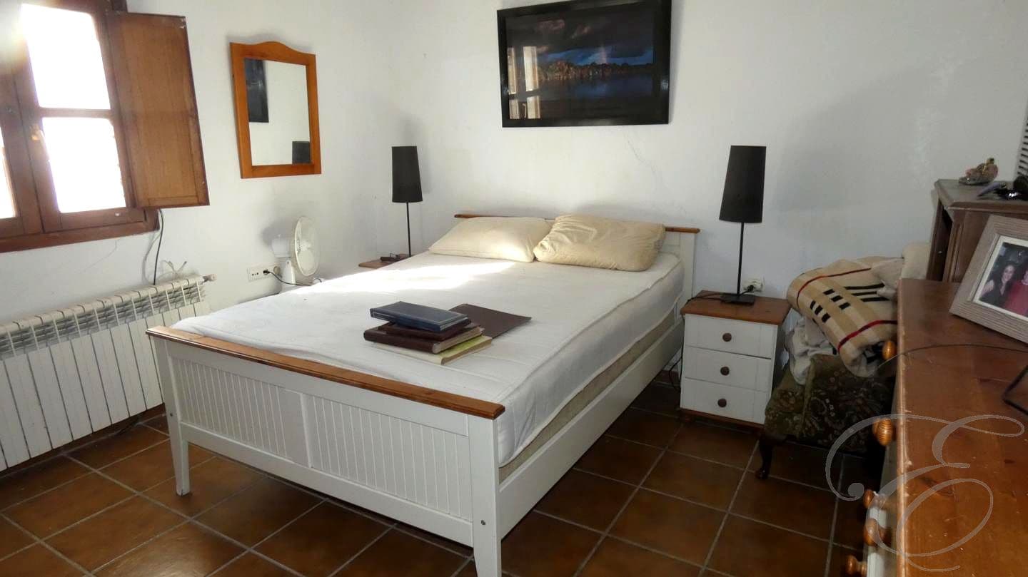 7 makuuhuone Huvila myytävänä paikassa Iznajar mukana uima-altaan 
autotalli - 299 000 € (Ref: 9489741)