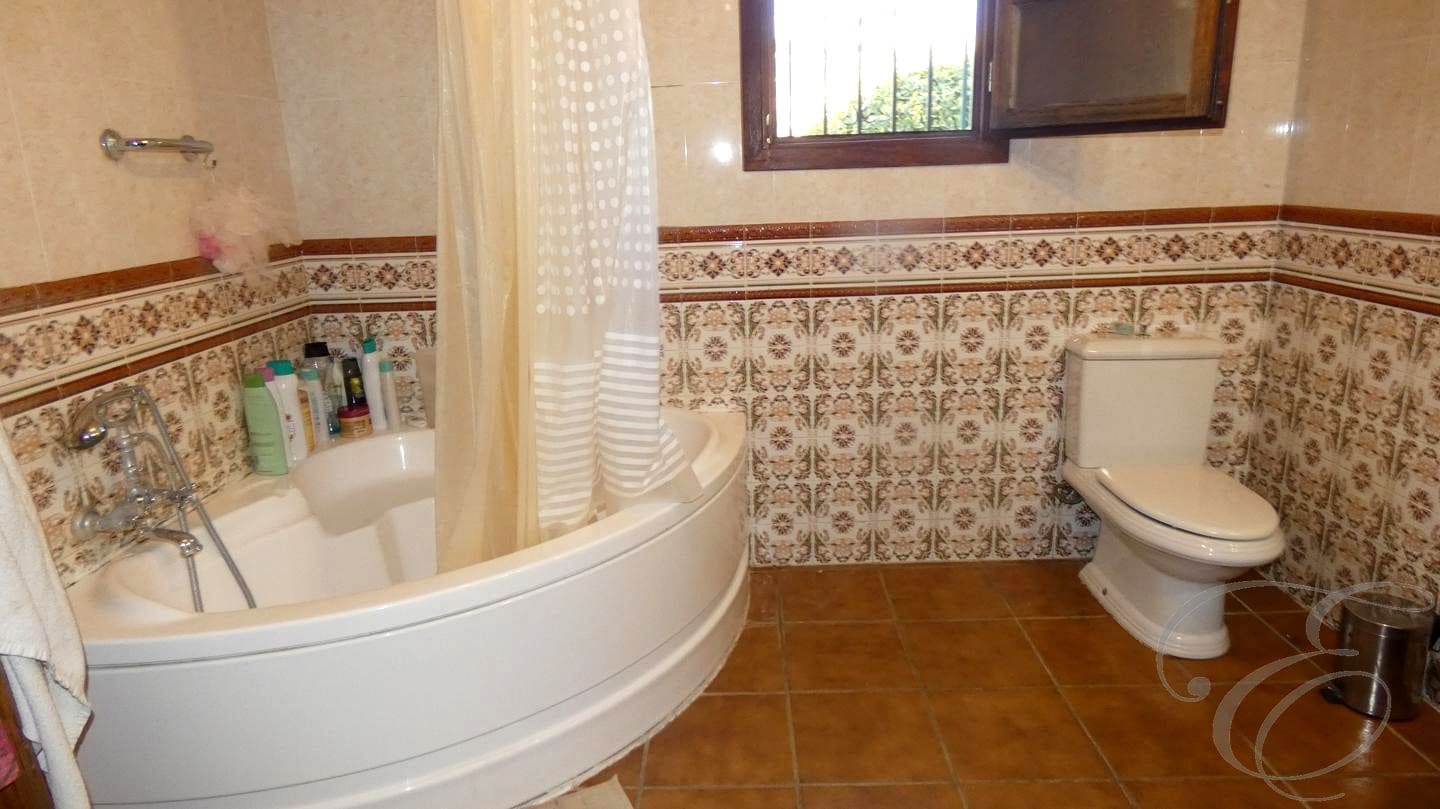 7 makuuhuone Huvila myytävänä paikassa Iznajar mukana uima-altaan 
autotalli - 299 000 € (Ref: 9489741)