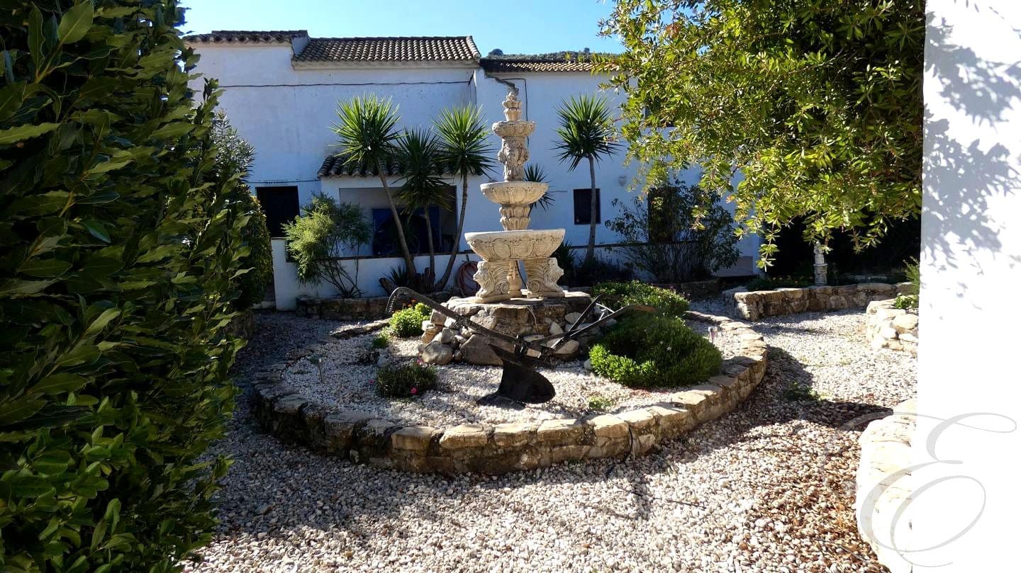 7 makuuhuone Huvila myytävänä paikassa Iznajar mukana uima-altaan 
autotalli - 299 000 € (Ref: 9489741)