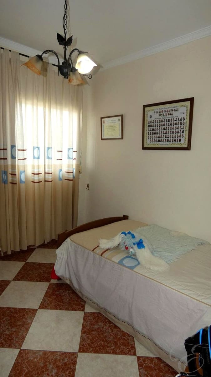 4 makuuhuone Maalaistalo myytävänä paikassa Villanueva de la Concepcion mukana 
autotalli - 260 000 € (Ref: 9500693)