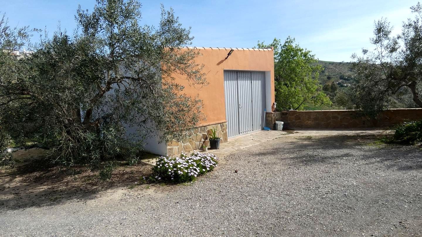 4 makuuhuone Maalaistalo myytävänä paikassa Villanueva de la Concepcion mukana 
autotalli - 260 000 € (Ref: 9500693)